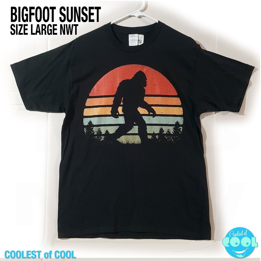 Bigfoot retro sunset t-shirt men's size Large nature forest sasquatch shirt NWT